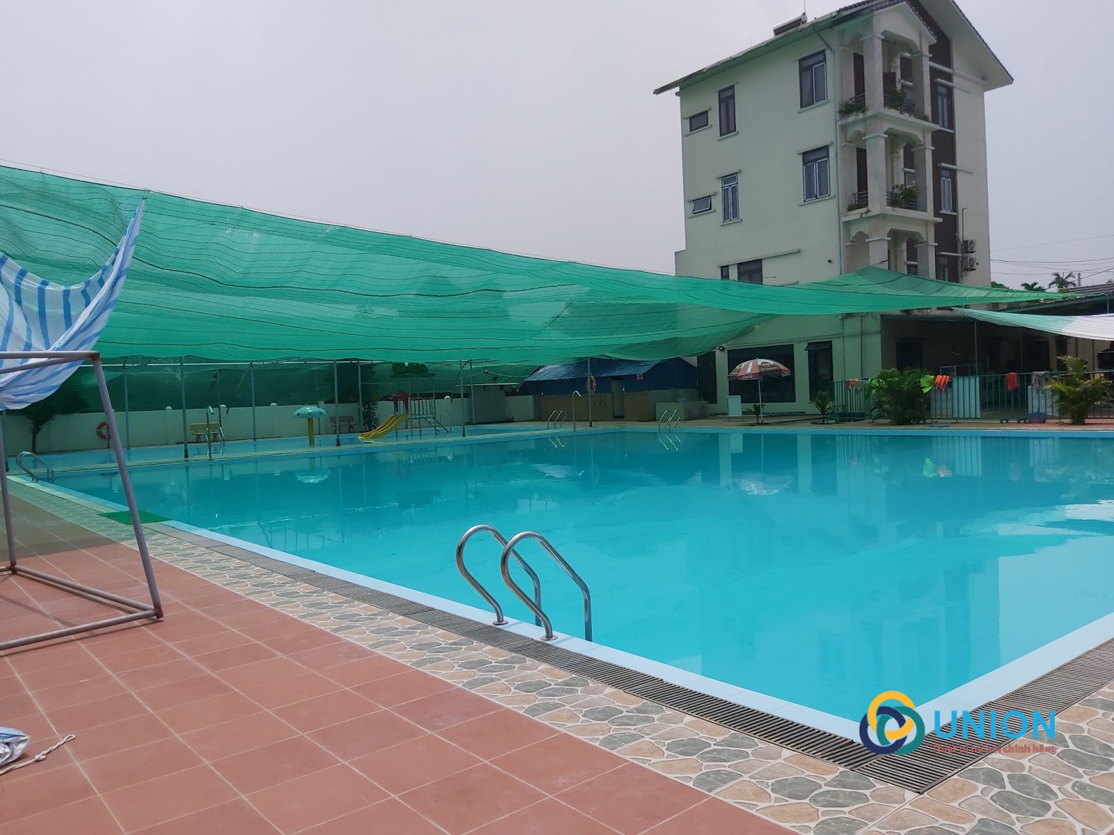 Hoàn thiện công trình bể bơi gia đình ông Kiều, Hà Nam