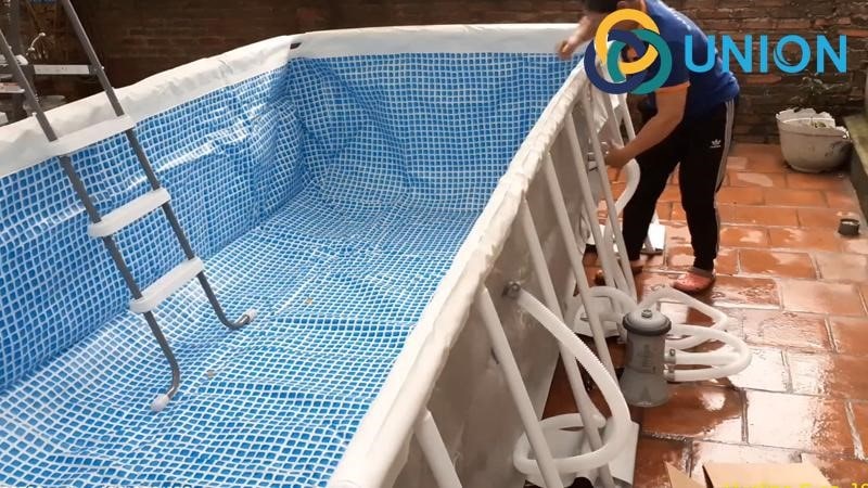 Lắp đặt hệ thống đường ống cho bể bơi khung kim loại