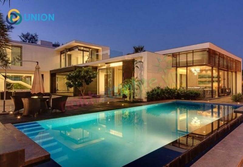 Thiết kế bể bơi rất phù hợp với thiết kế tổng thể căn nhà